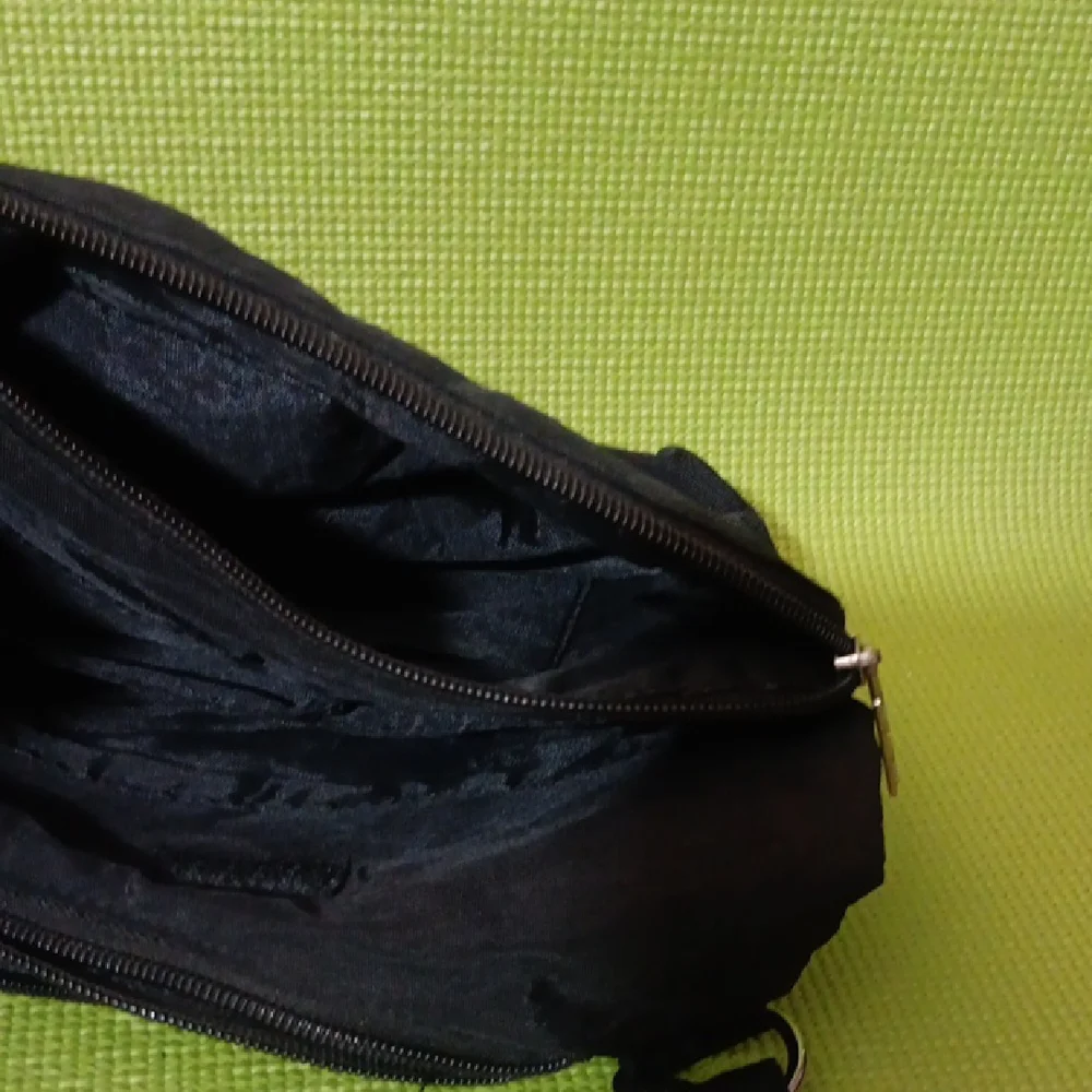 Bueno Black Messenger Bag - Picture 4 of 5